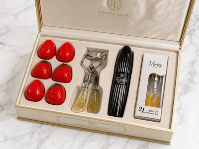 پک آرایشی 4 تیکه شامل ریمل گاش بیوتی+ژل ابرو ریملی مورلی+1 عدد بالم لب توت فرنگی+فر مژه اکلیلی