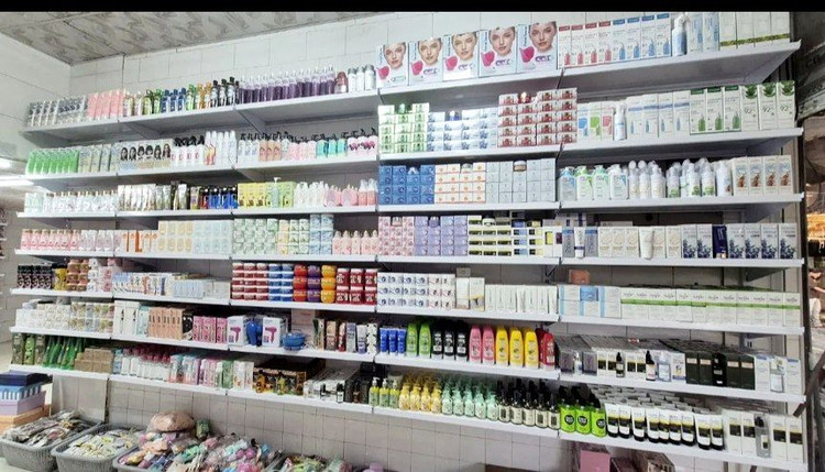 پک آرایشی 4 تیکه شامل ریمل گاش بیوتی+ژل ابرو ریملی مورلی+1 عدد بالم لب توت فرنگی+فر مژه اکلیلی