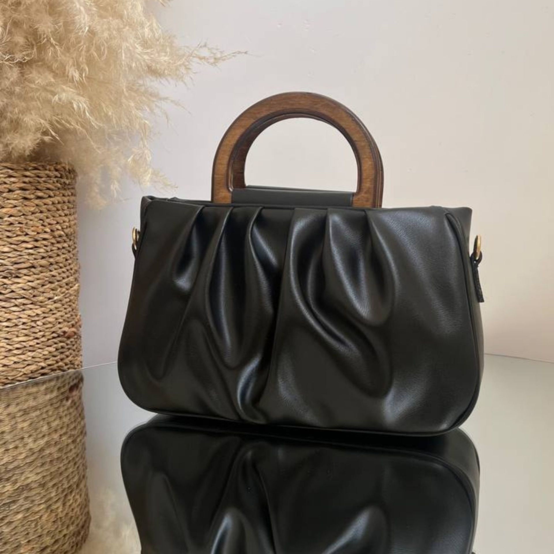 کیف دسته چوبی چروک زنانه