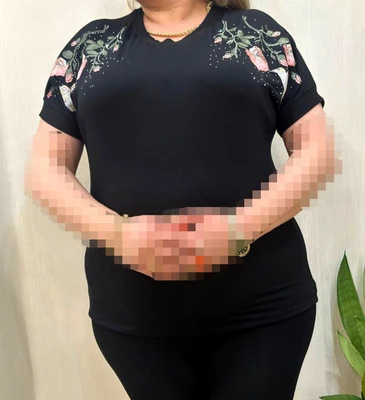 تیشرت سرشانه گلدوزی صورتی جنس ویسکوز درجه ۱